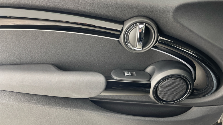 MINI Hatchback 1.5 Cooper Classic Premium 3dr Auto Petrol Hatchback